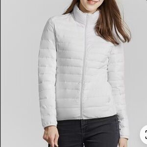 Lands End NEW without tags white puffer coat/jacket. Size M (10-12). Never worn.
